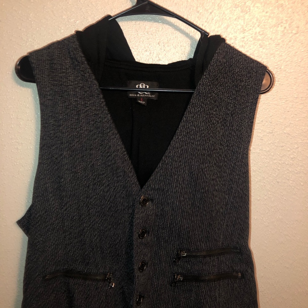 Vest - Picture 2 of 5